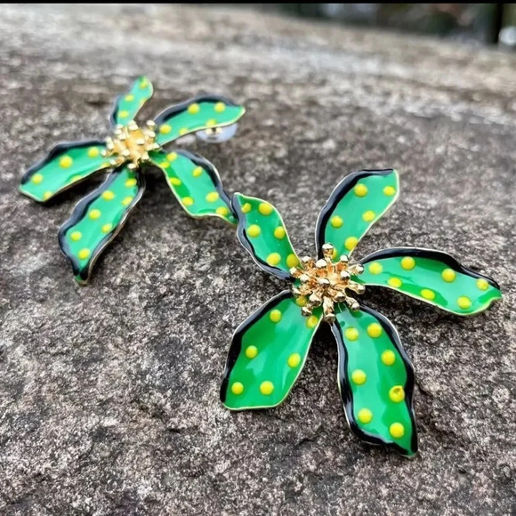 Green Dot Flower Earrings - Picture 1 of 6